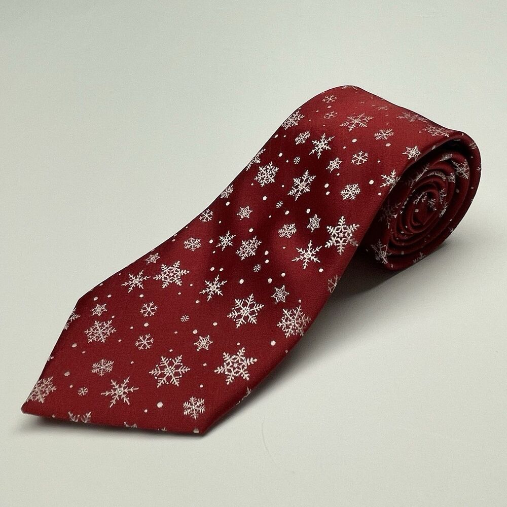 American Traditions Christmas Tie Classic Length Red White Snowflakes Men’s